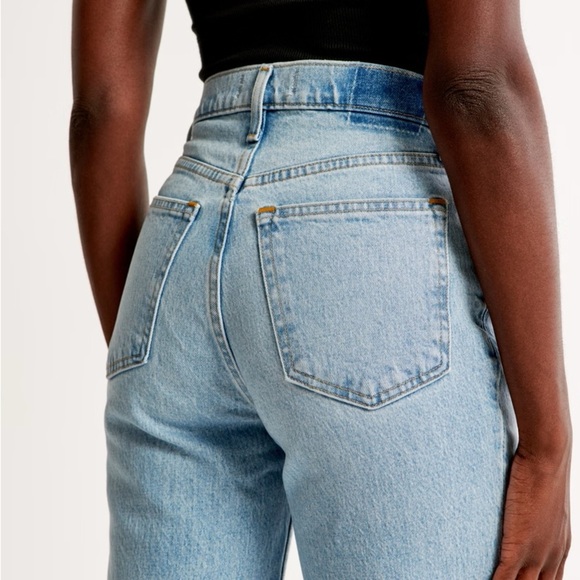 NWT Abercrombie & Fitch Ultra High Rise 90s Straight Jean in Light Destroyed 6 - Picture 2 of 13